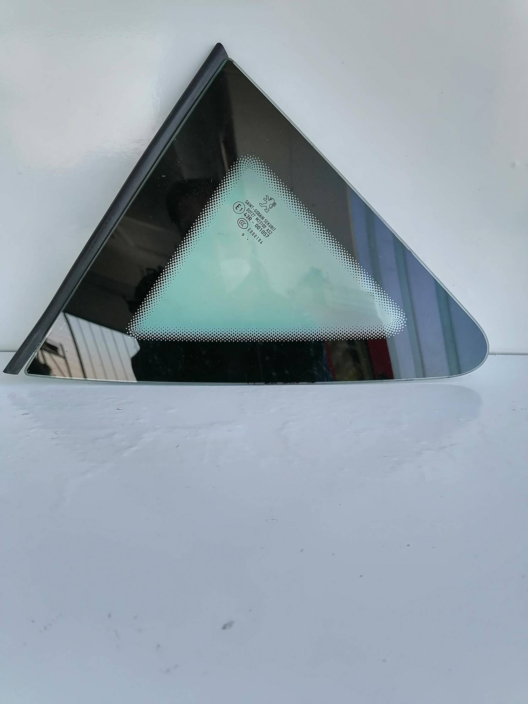 Fisso angolare parafango post. sx.